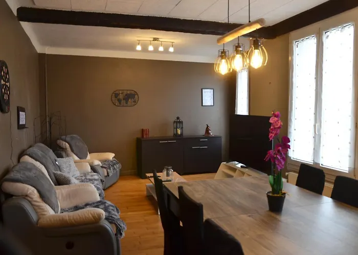 Apartment L'oasis Du Luxe: Espace Familial Avec Billard Et Divertissements *